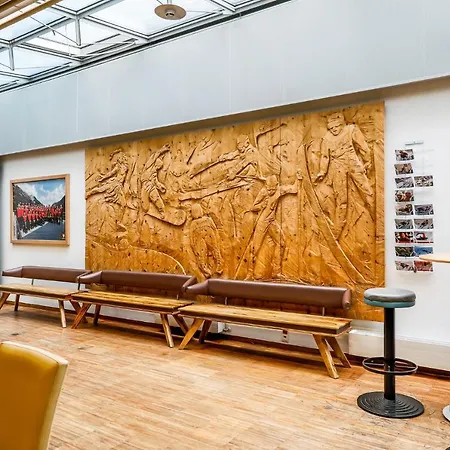 Hotell Olympiaworld-landessportzentrum 2*